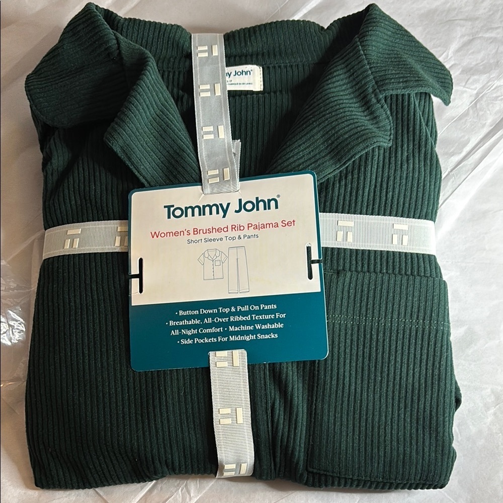 Tommy John Women’s Brushed Rib Pajama Set in the color Pine Grove